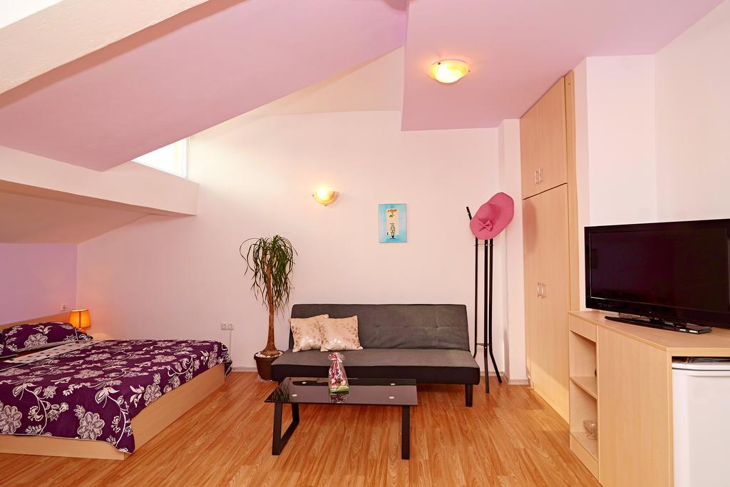 Batak Studio Burgas by Rom bilde