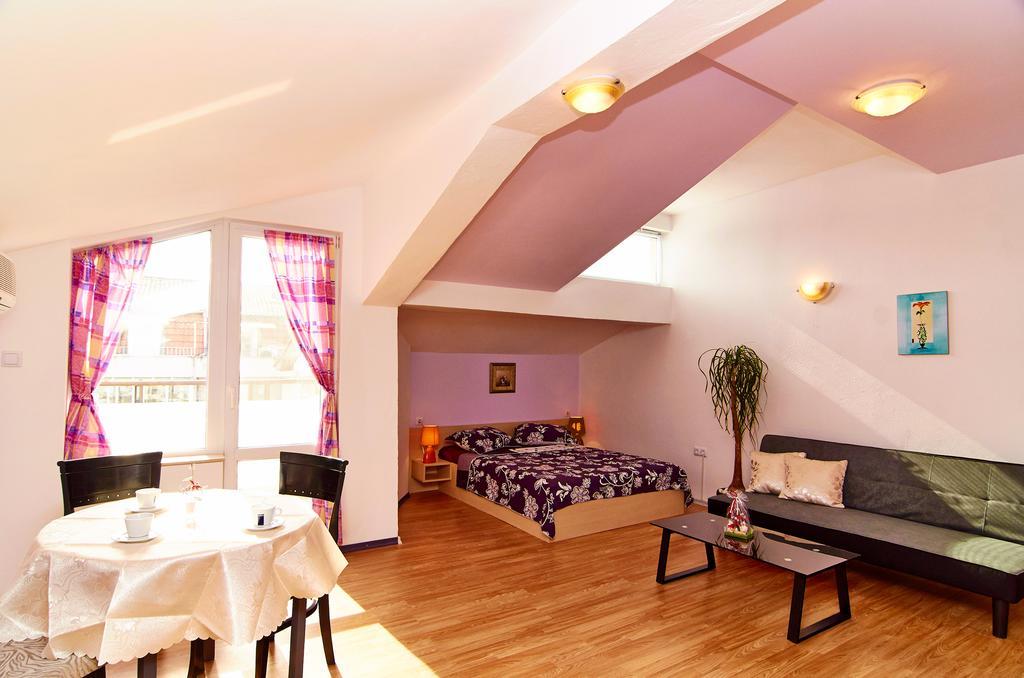 Batak Studio Burgas by Rom bilde